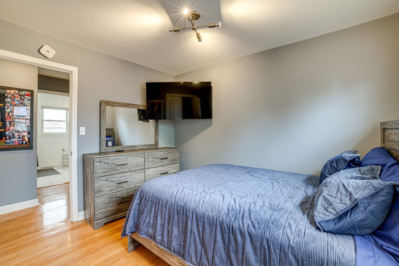 Building Photo - 737 E 157th Pl