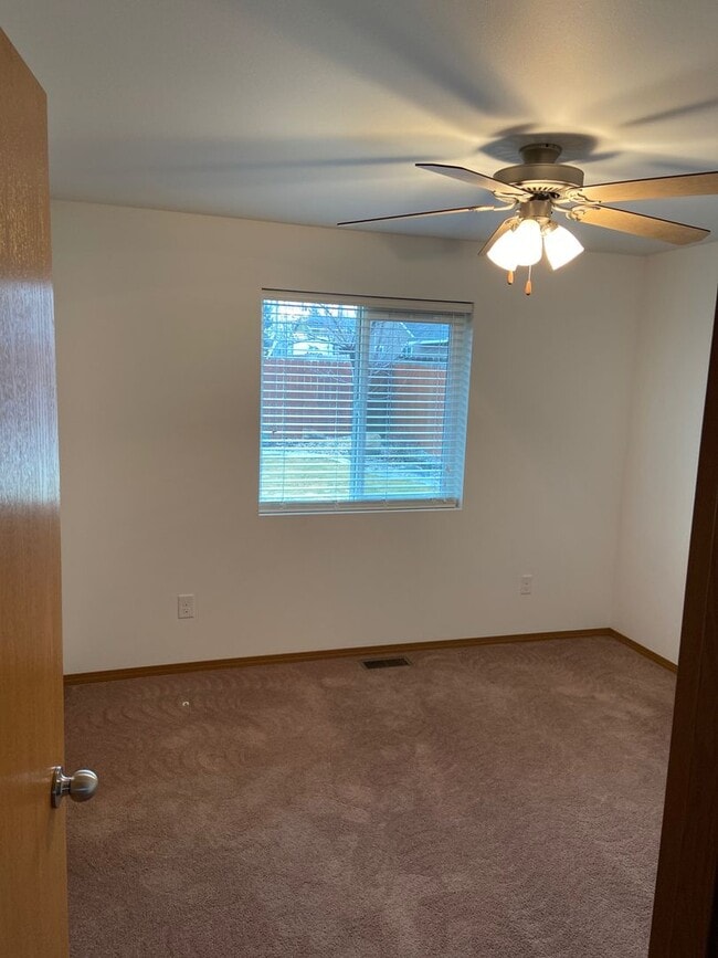 Building Photo - 1617 Dynasty Dr