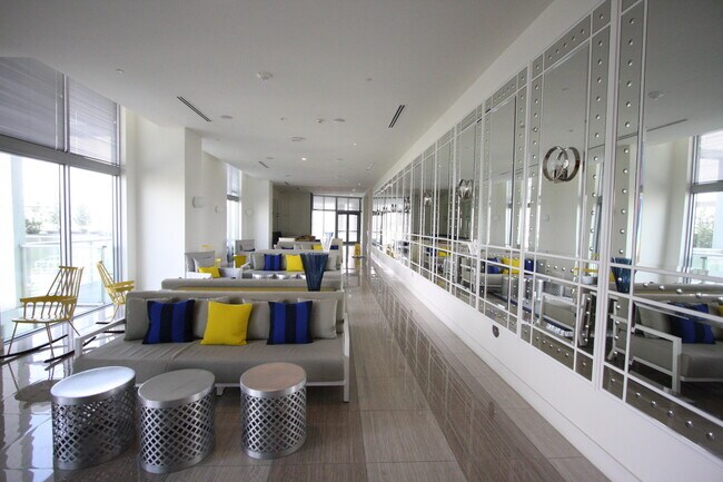 Building Photo - 2000 Metropica Wy