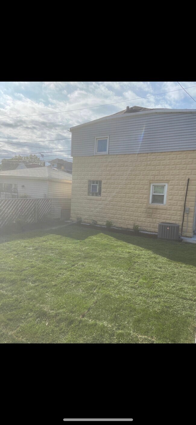 Backyard common area - 5445 W Schubert Ave