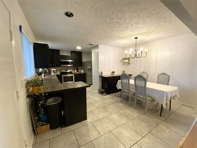 Building Photo - 9810 Shell Rock Rd