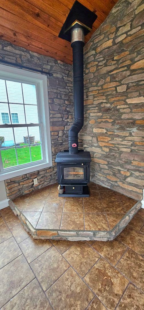 Building Photo - Welcome to this stunning 4 bedroom, 3 bath...