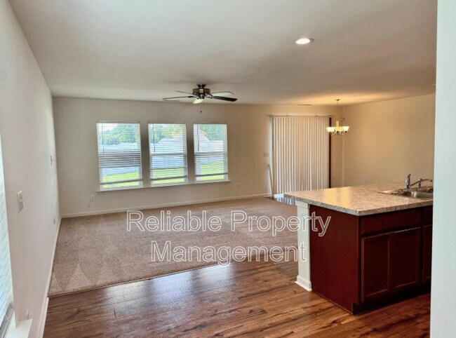 Building Photo - 944 Avondale Dr