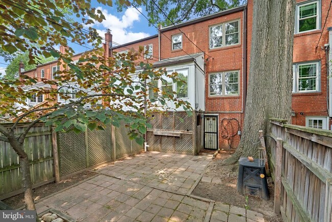 Building Photo - 11 E Rosemont Ave