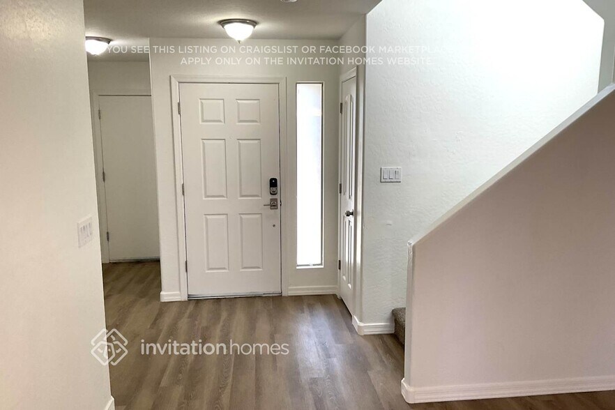 Building Photo - 1220 E Christopher St