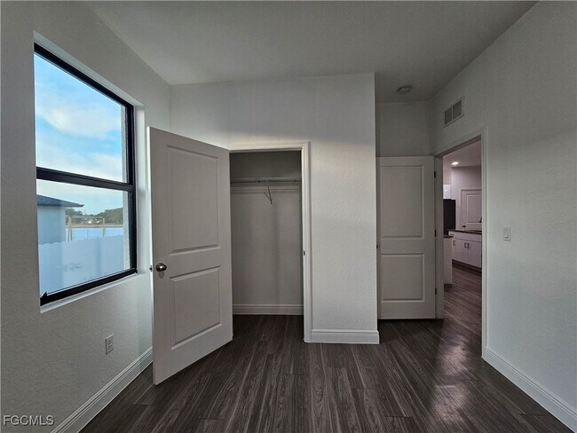 Building Photo - 8059 Sherwood Cir