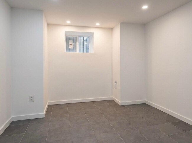 Building Photo - 5218 Park Ave