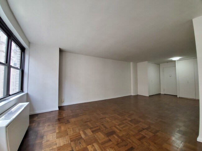 Building Photo - 96 Fifth Avenue