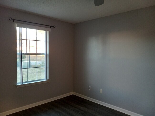 Building Photo - Large 3/2 Family Home that is Conveniently located off Blue Angel PKWY