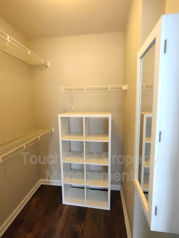 Building Photo - 505 N Graham St