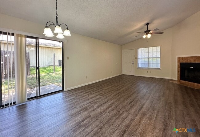 Building Photo - 2211 Barry Dr