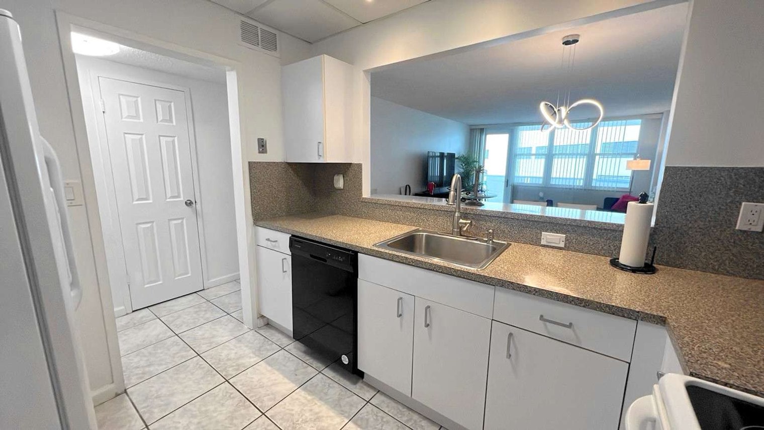 Building Photo - 3725 S Ocean Dr