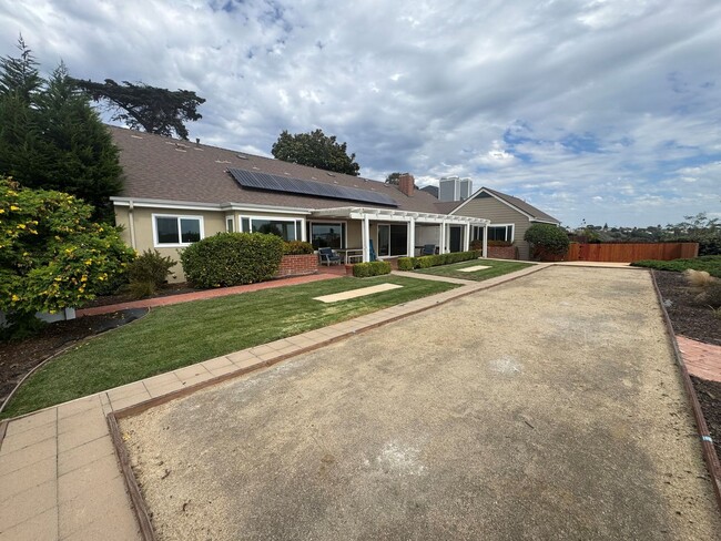 Primary Photo - Gorgeous Hillside Ventura Home with Ocean ...
