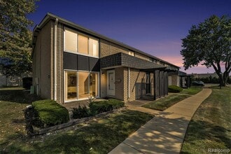 Building Photo - 8691 Kennedy Cir N