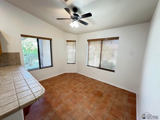 Building Photo - 3064 S 47th Ave