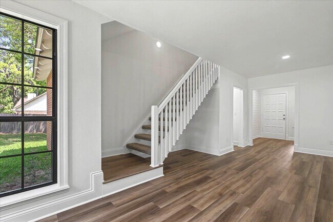 Building Photo - 2464 Elfinwing Ln