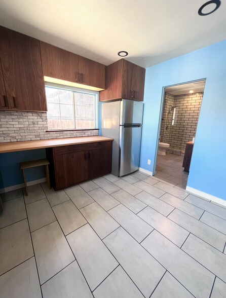 Building Photo - 3547 E Green St