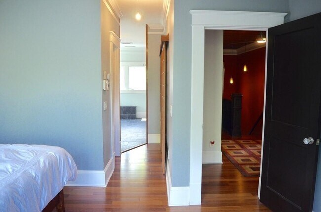 Building Photo - 942 Virginia Cir NE