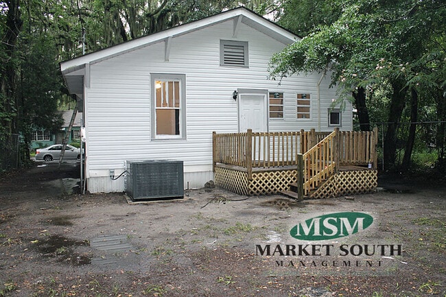 Building Photo - MIDTOWN BUGALOW