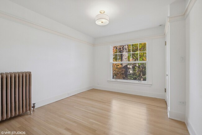 Building Photo - 619 Forest Ave