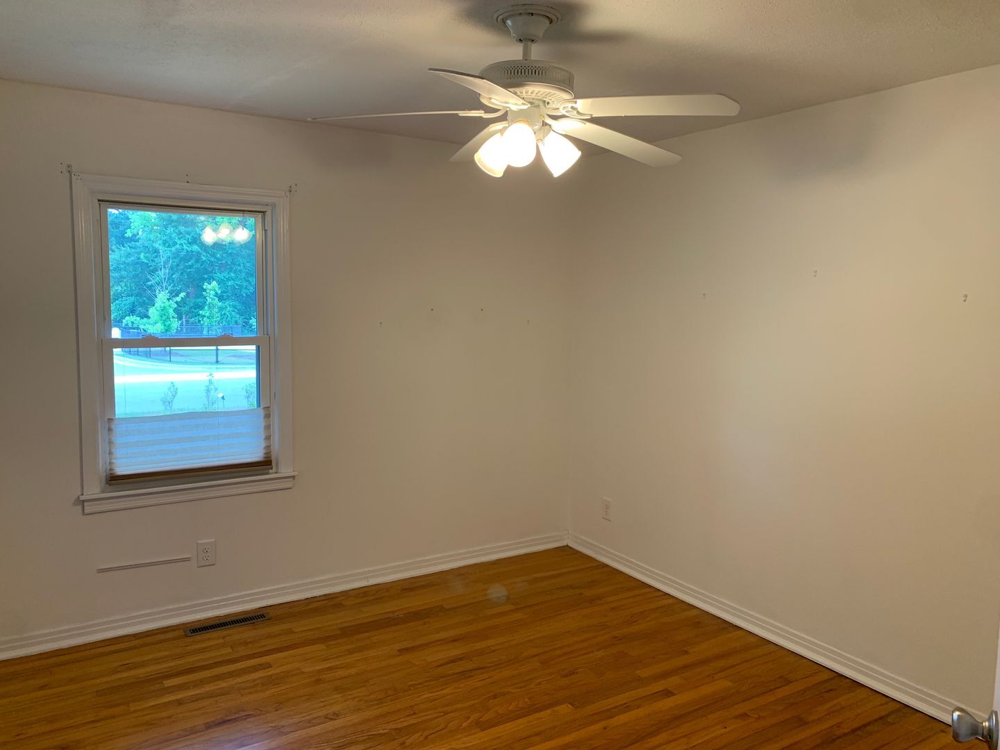 Building Photo - Super Cute One Level Home Across from New ...