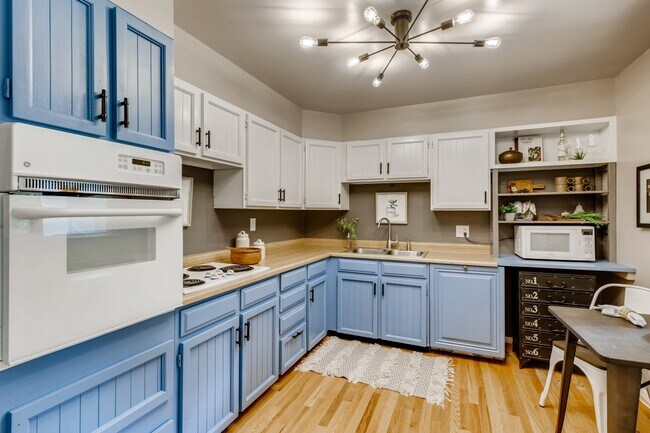 Building Photo - 6047 Independence St