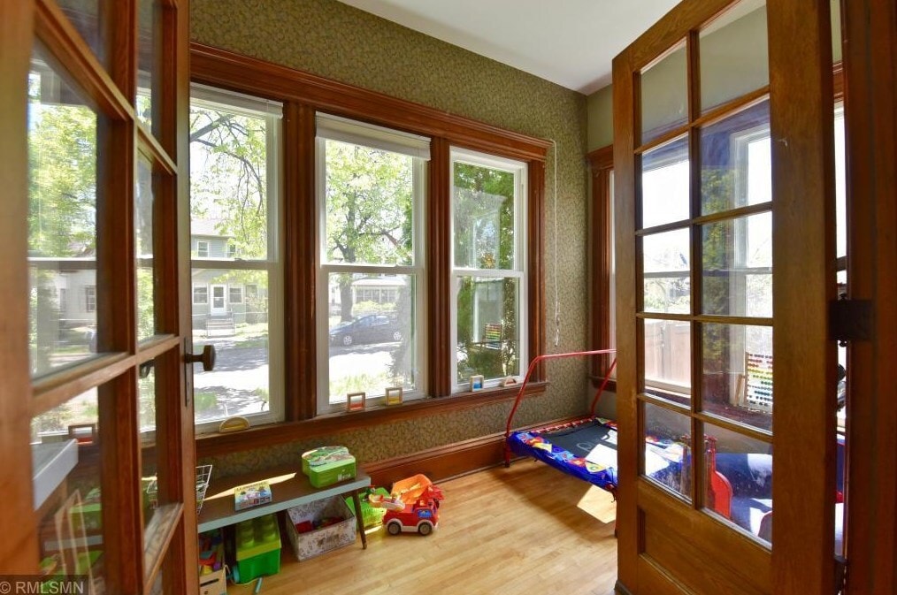 Building Photo - 3236 18th Ave S