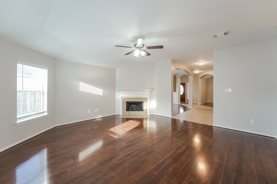 Building Photo - 3830 Lake Ballinger Ln