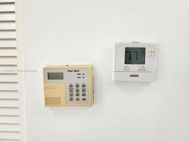 Building Photo - 609 S State Rd 7