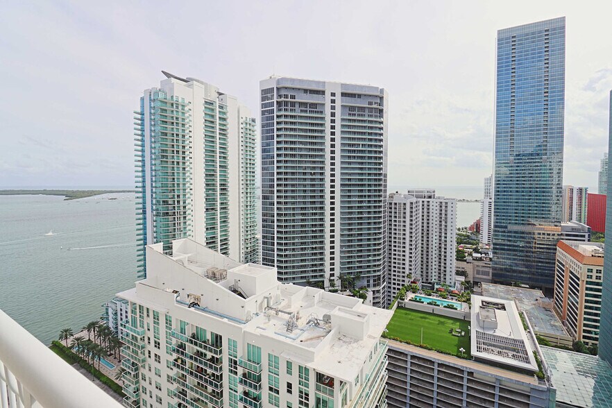 Building Photo - 1200 Brickell Bay Dr