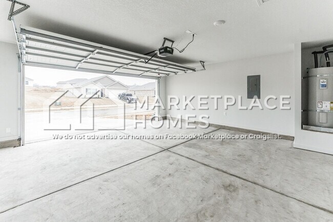 Building Photo - 5331 Greenwood Rd