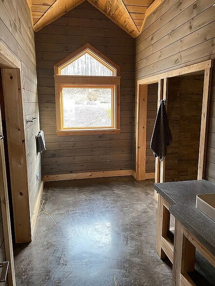 Building Photo - 978 Lakeview Dr