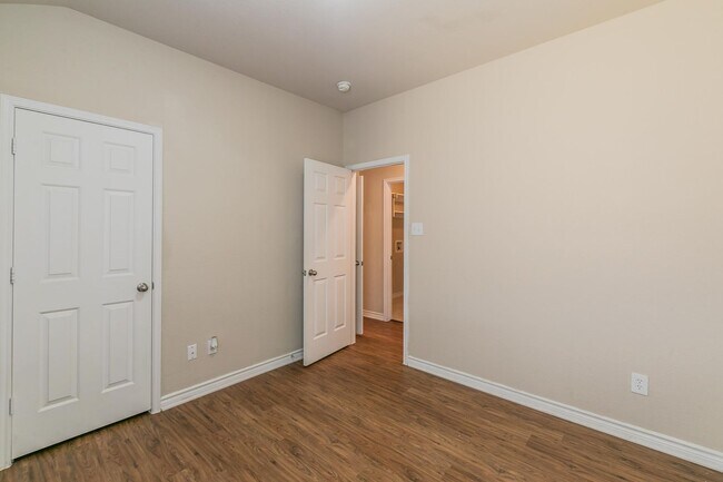 Building Photo - 6141 Bowfin Dr