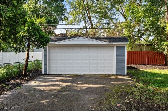 Building Photo - 3154 Yorkshire Rd