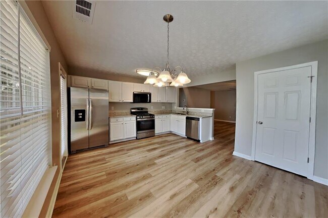 Building Photo - 76 Arrowhead Dr