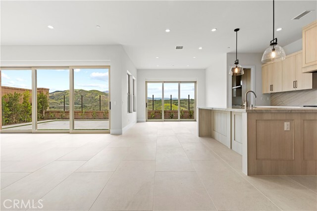 Building Photo - 122 Mossvine