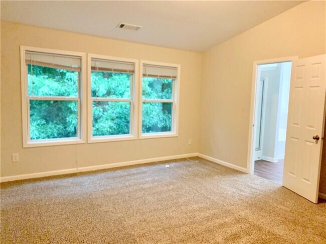 Building Photo - 2534 Winslow Ridge Dr NE