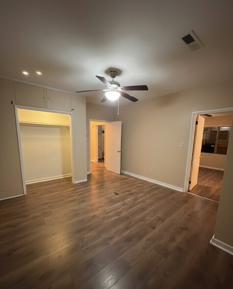 Building Photo - 12 4th Ave SW