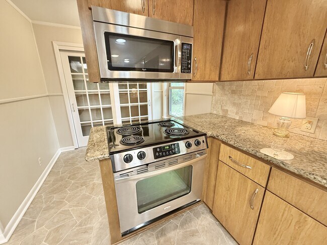 Building Photo - 102 Blueridge Pl