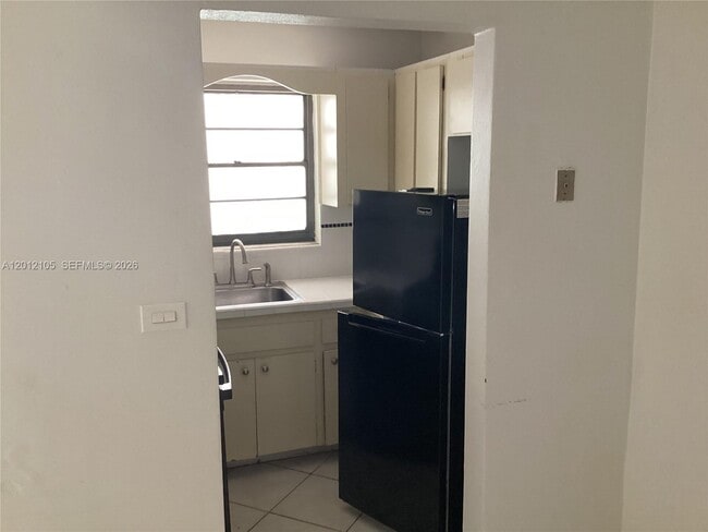 Building Photo - 2079 NE 167th St