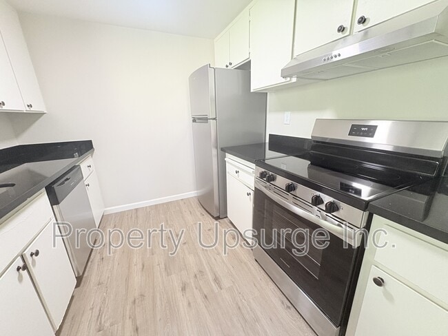 Building Photo - 2405 Sunny Ln