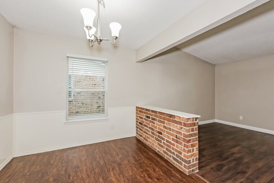 Building Photo - 629 Dawn Dr