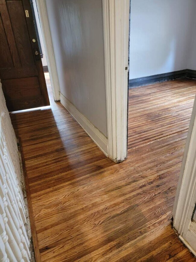 Building Photo - 734 Dewey Ave