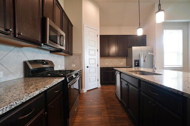 Building Photo - 6650 Verona Pl