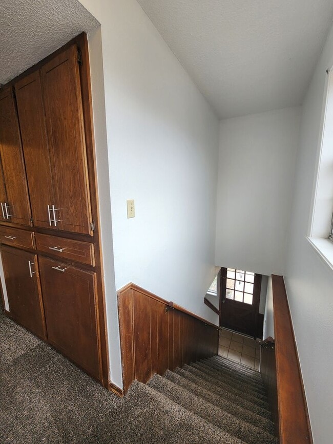 Building Photo - Cute 3 bedroom Townhome in Shawnee!