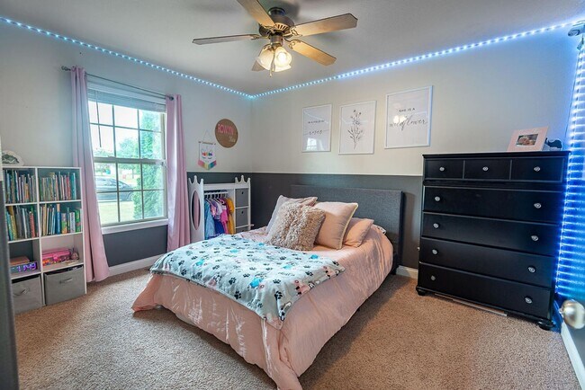 Building Photo - 4 Bedroom | 2 Bathroom | 2 Car Garage | Ba...