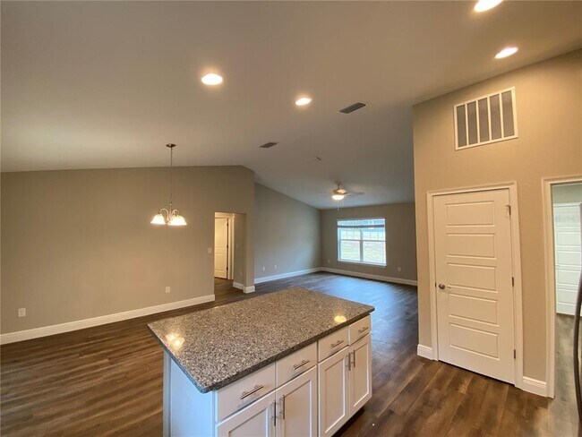 Building Photo - 207 Locust Ln Dr
