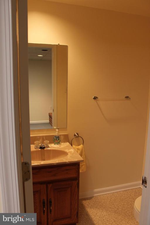 Building Photo - 6210 Cottonwood St