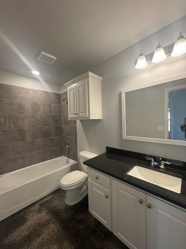 Building Photo - 3/2/1 Fabulous new build 2025 1/2 off special 1st month's rent