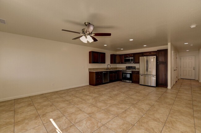 Building Photo - 3013 N Corrine Dr